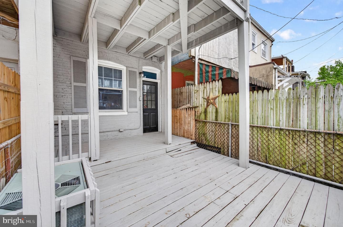 1338 Sargeant Street photo 37