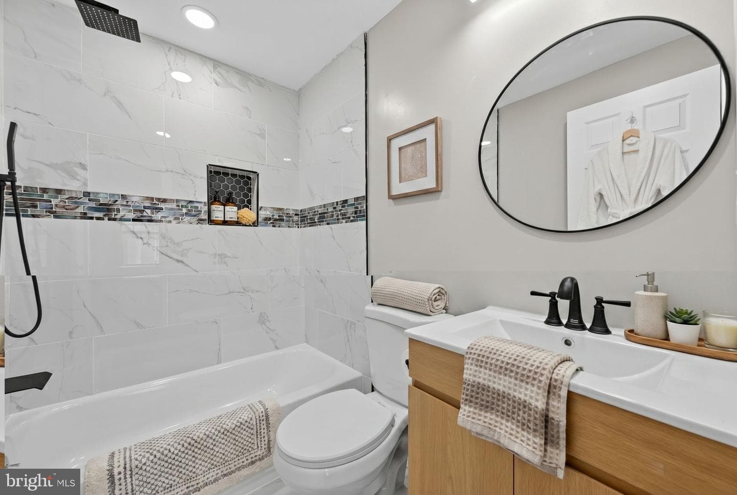 1338 Sargeant Street photo 7