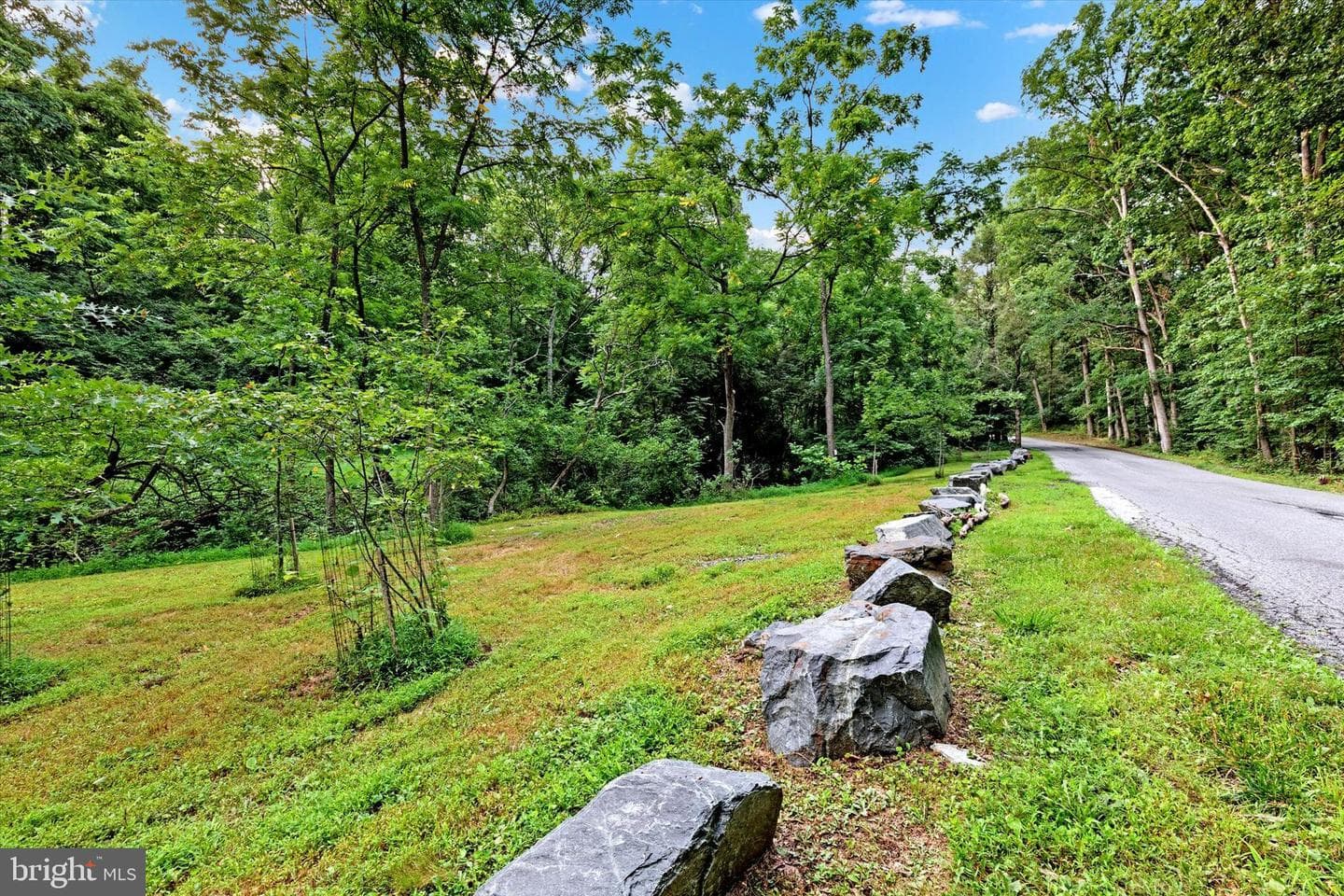 606 Freeland Road photo 22