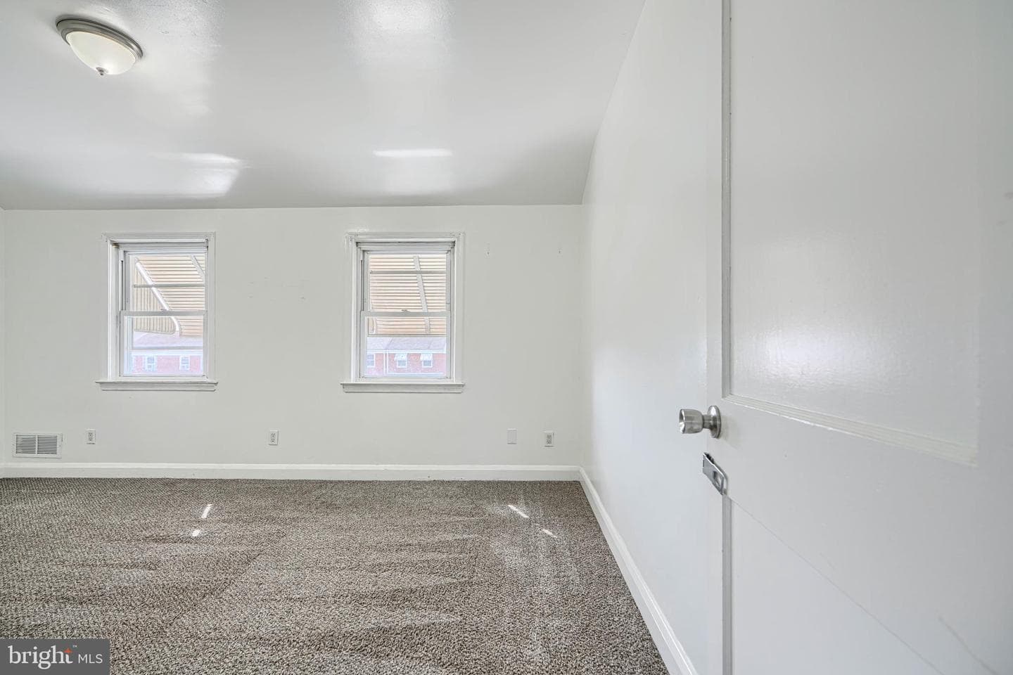 1020 Middlesex photo 15