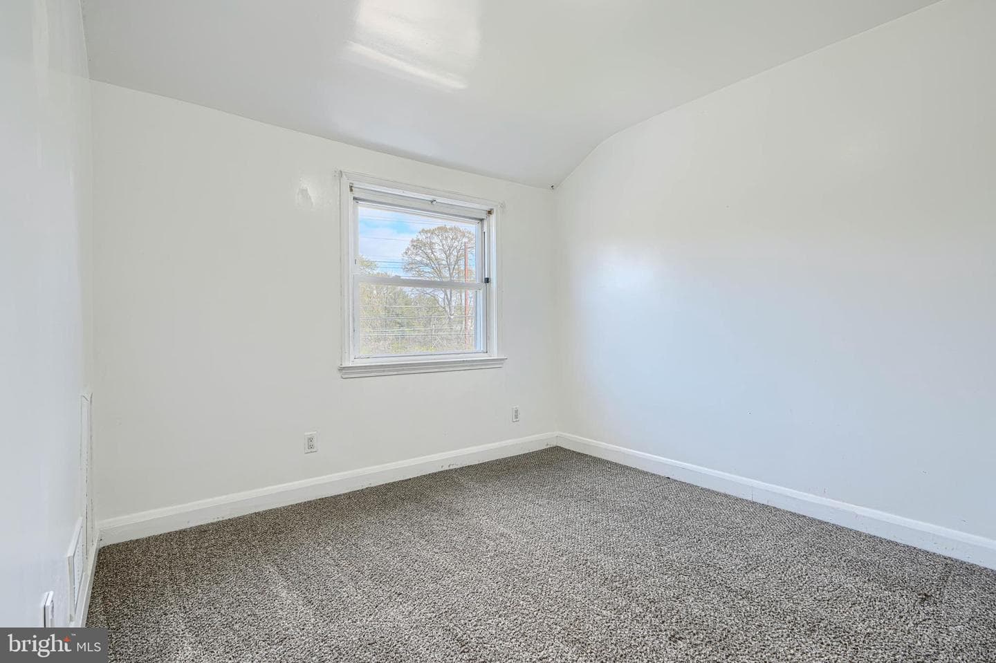 1020 Middlesex photo 16
