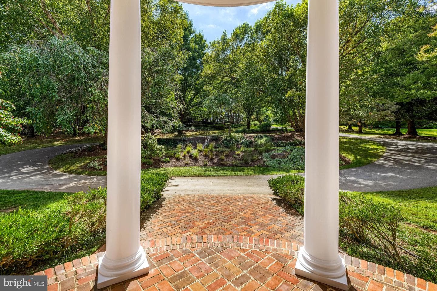 904 Hillstead Drive photo 3
