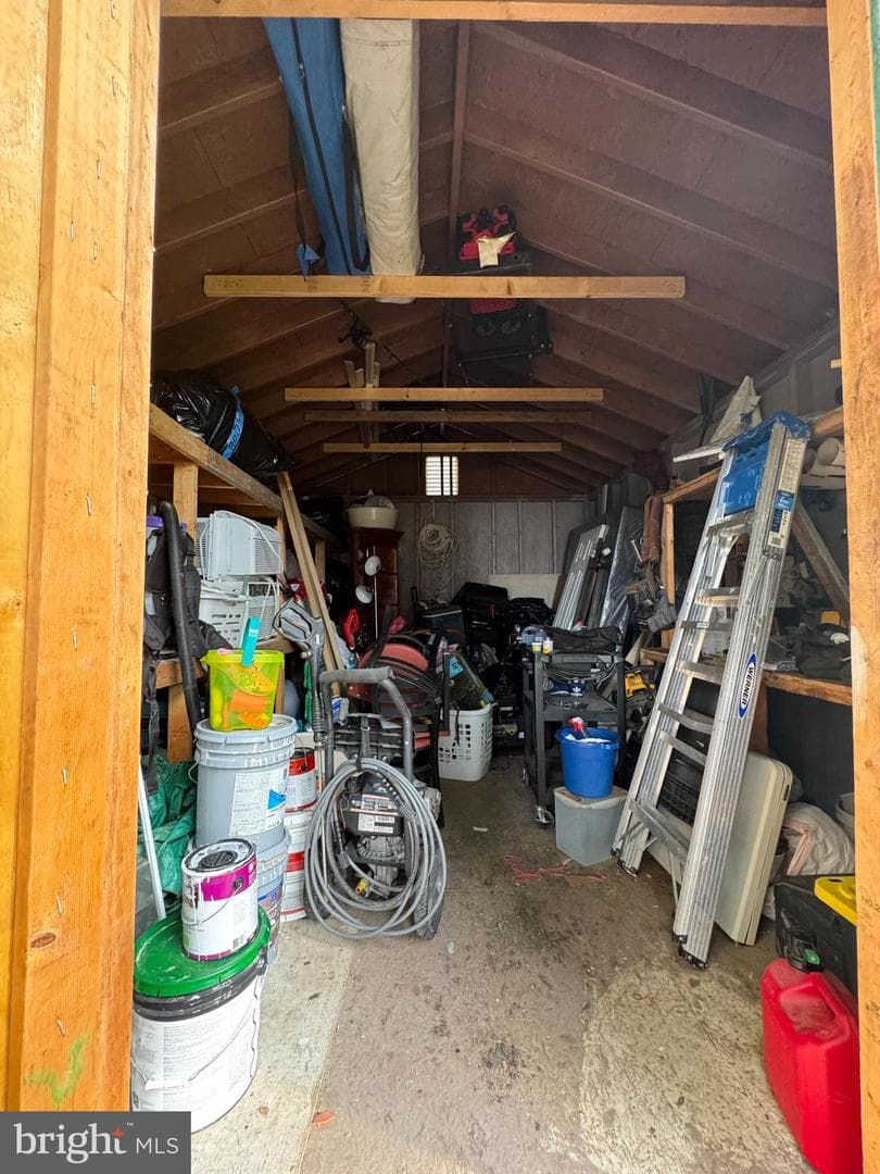 1722 Hall Avenue photo 25