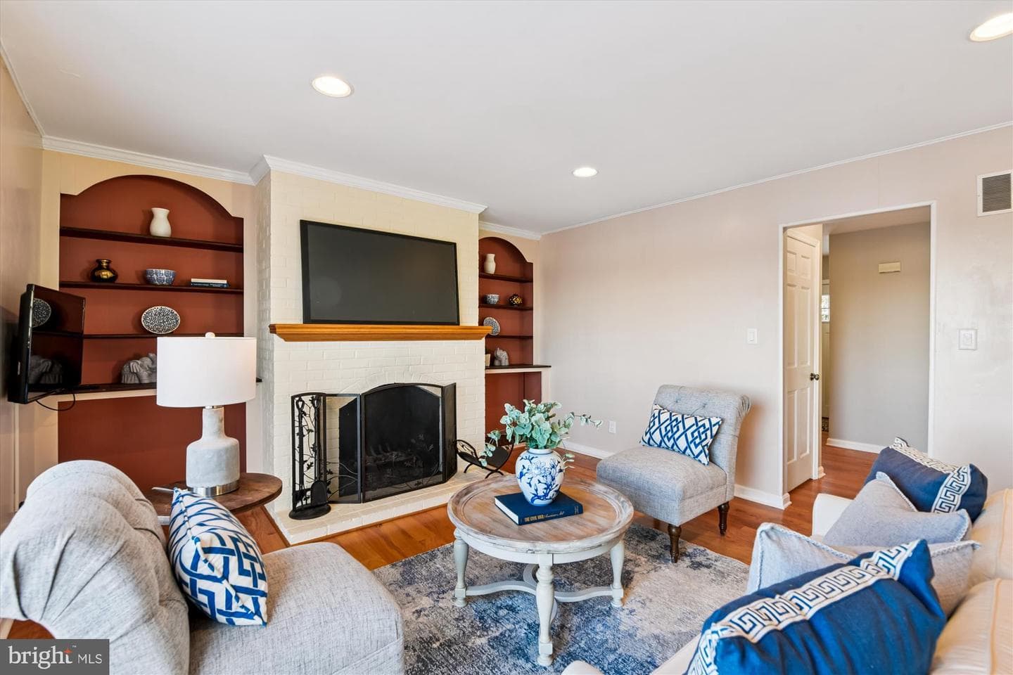 1006 W Joppa Road photo 8