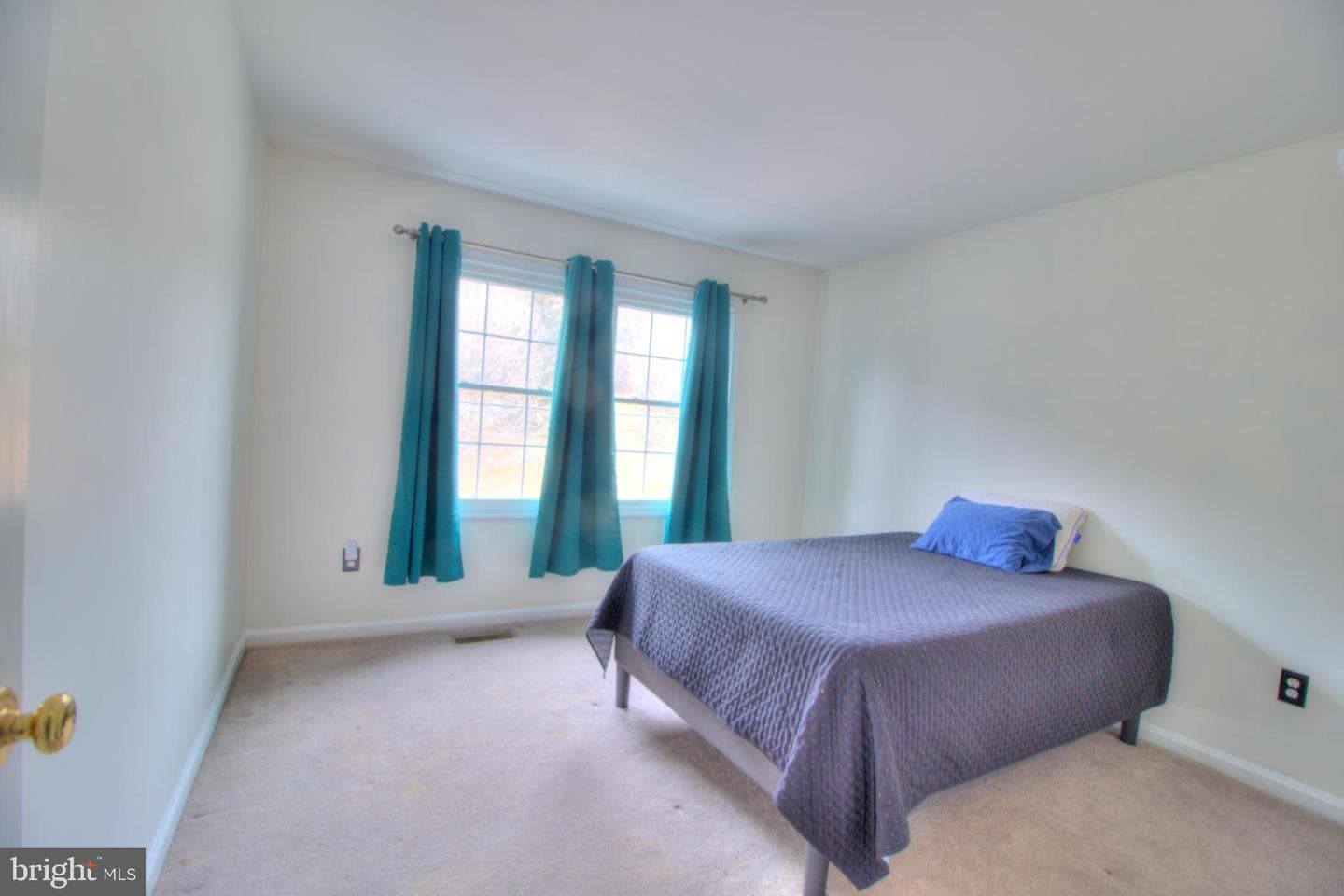 3879 Schroeder Avenue photo 24
