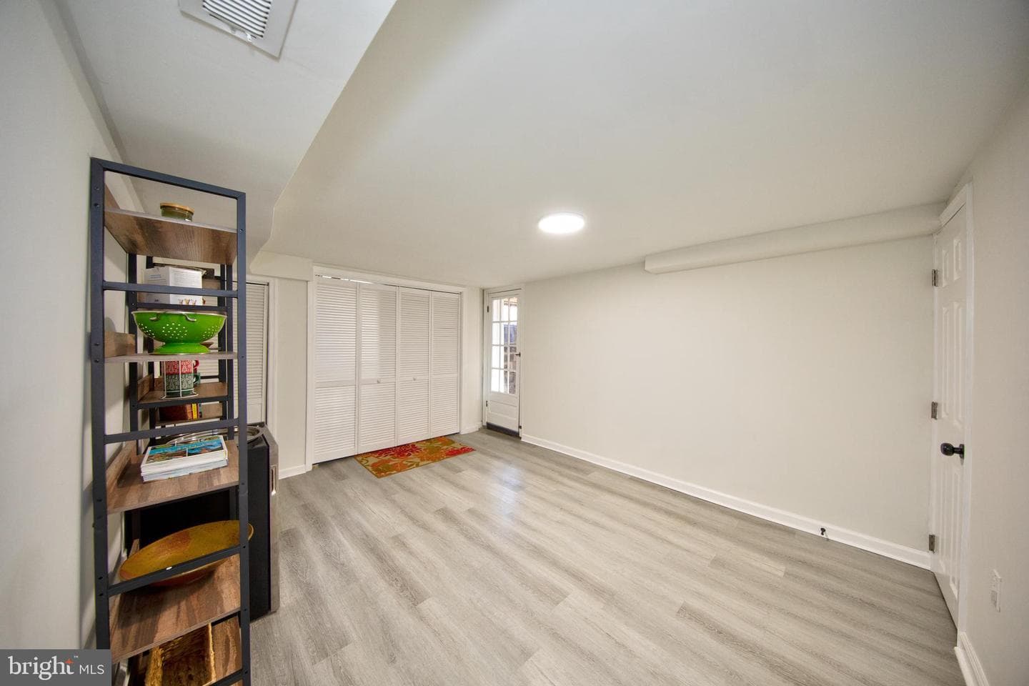 109 Elinor Avenue photo 27