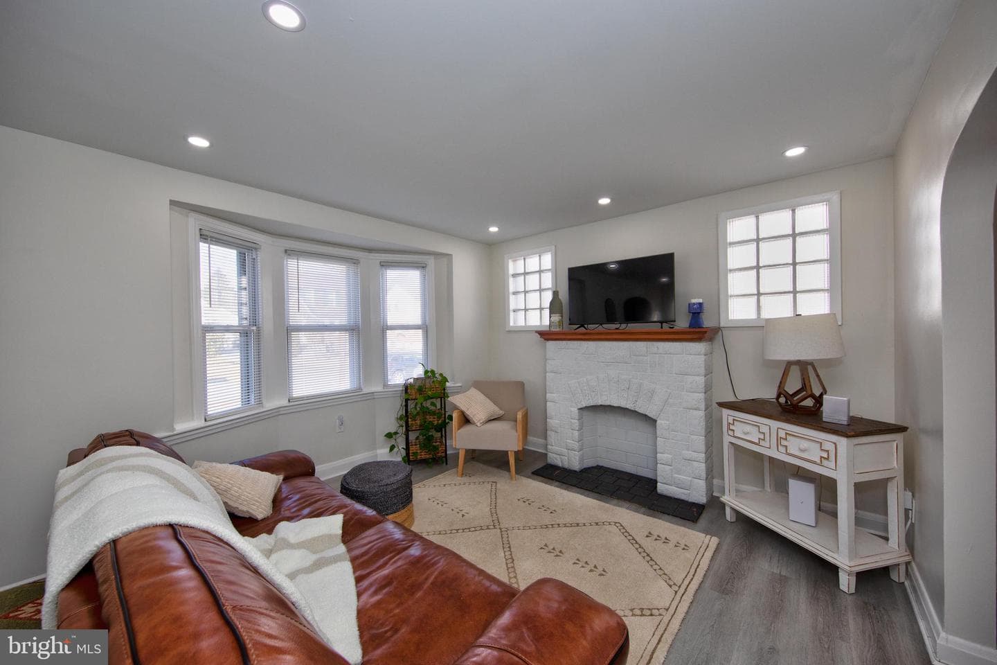 109 Elinor Avenue photo 3