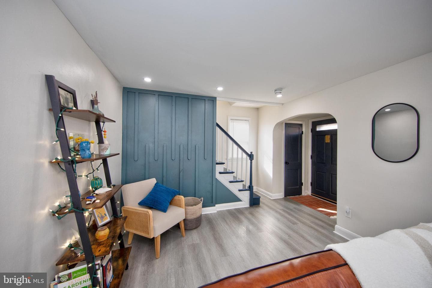 109 Elinor Avenue photo 6