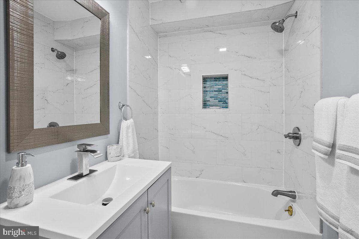 57 Transverse Avenue photo 15