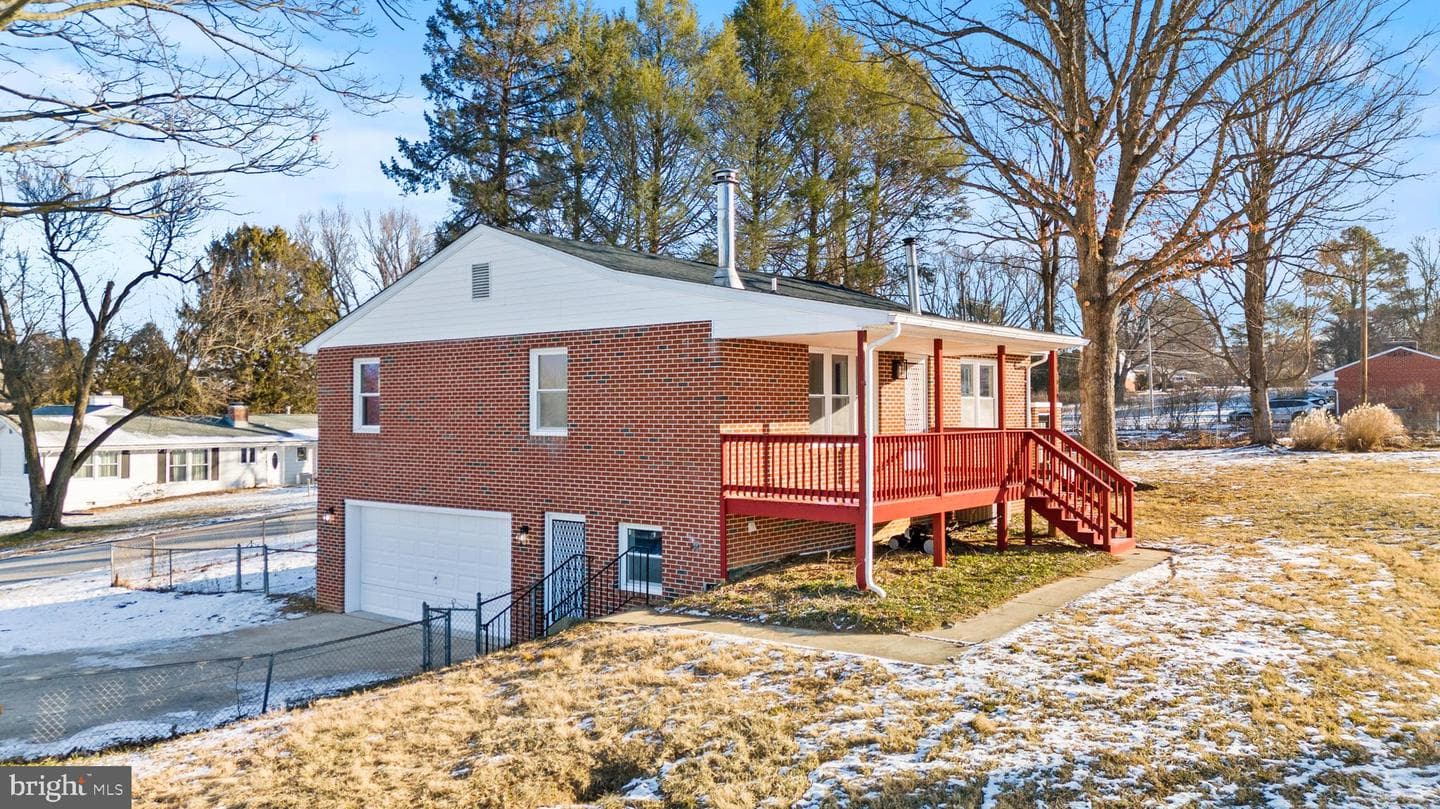 103 Gibbons Boulevard photo 2