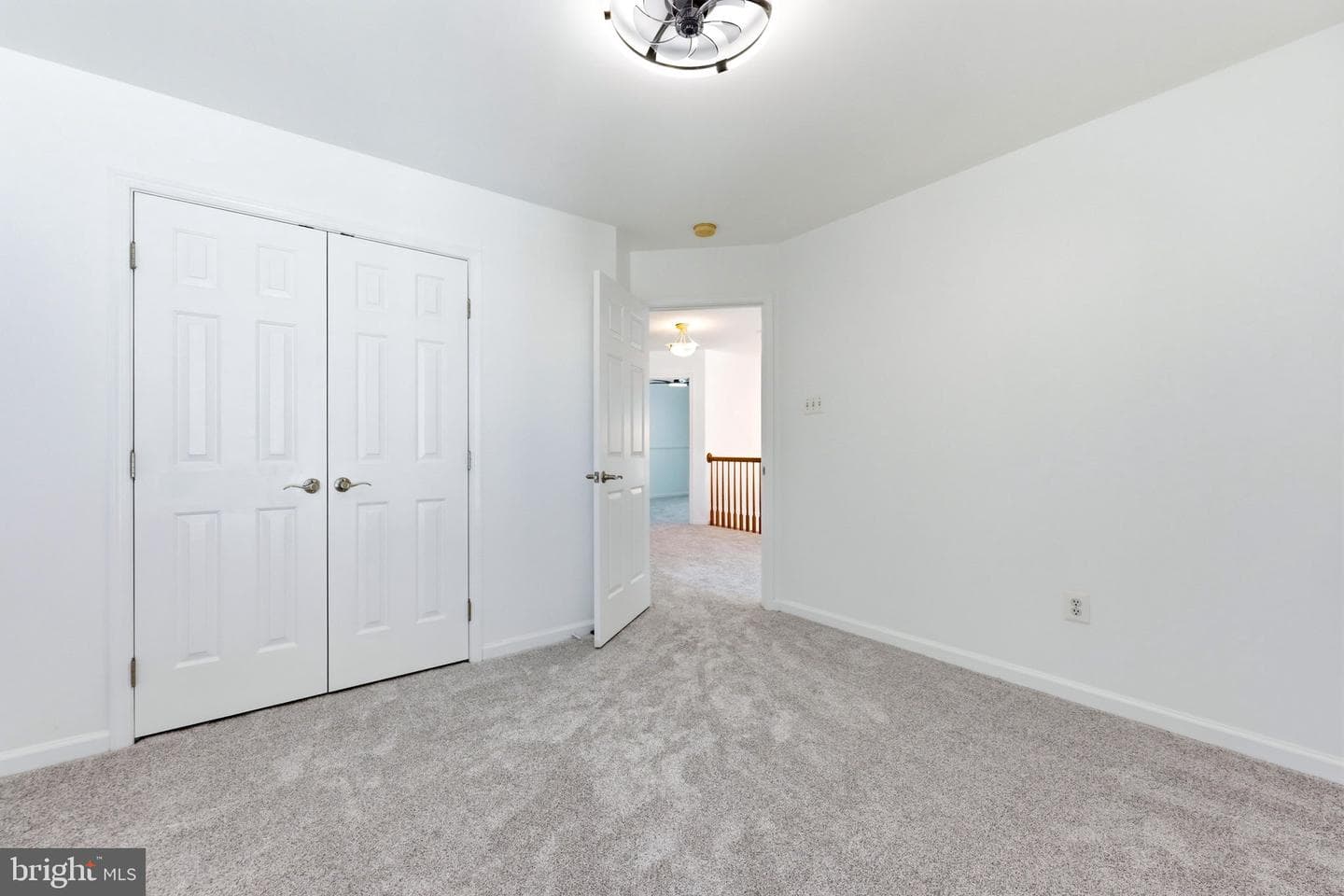 834 Crystal Palace Court photo 32