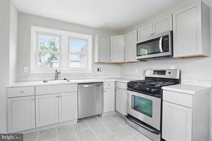 1239 Hilldale Road photo 4