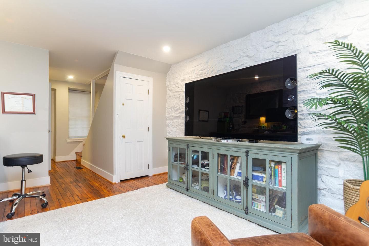 10108 Falls Road photo 36