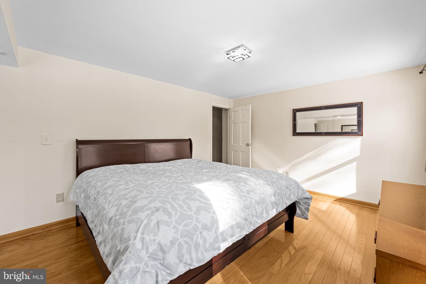 2 Chellis Court photo 32