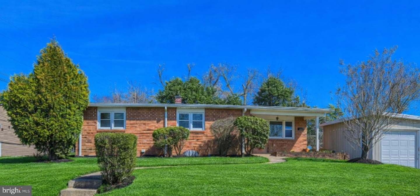 814 Woodglen Place photo 2