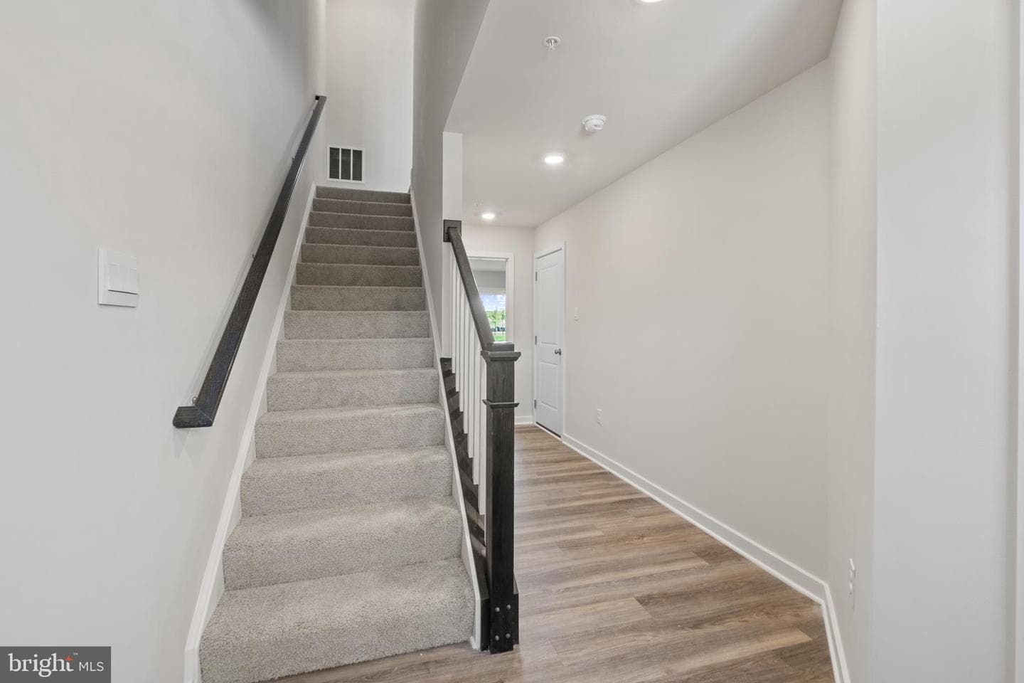 5019 Silver Oak Drive photo 4