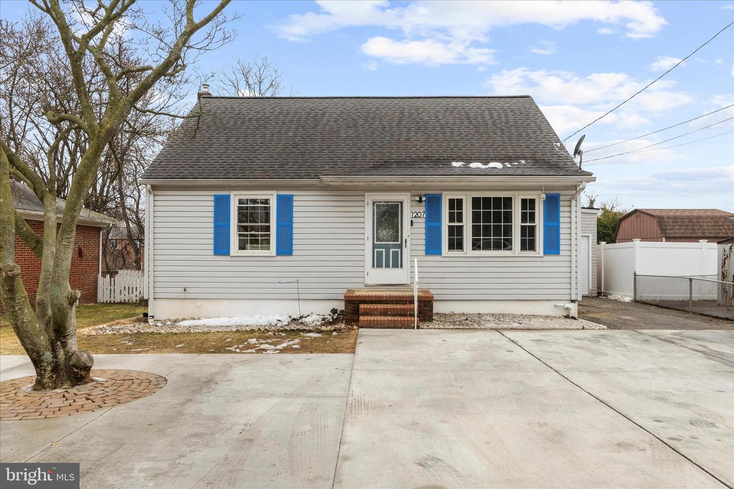 1207 Lorraine Avenue photo 2