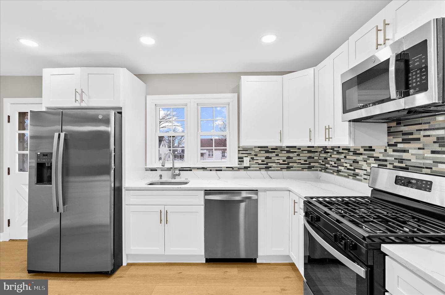 1207 Lorraine Avenue photo 9