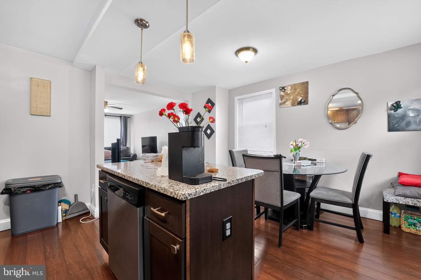 5438 Masefield Road photo 7