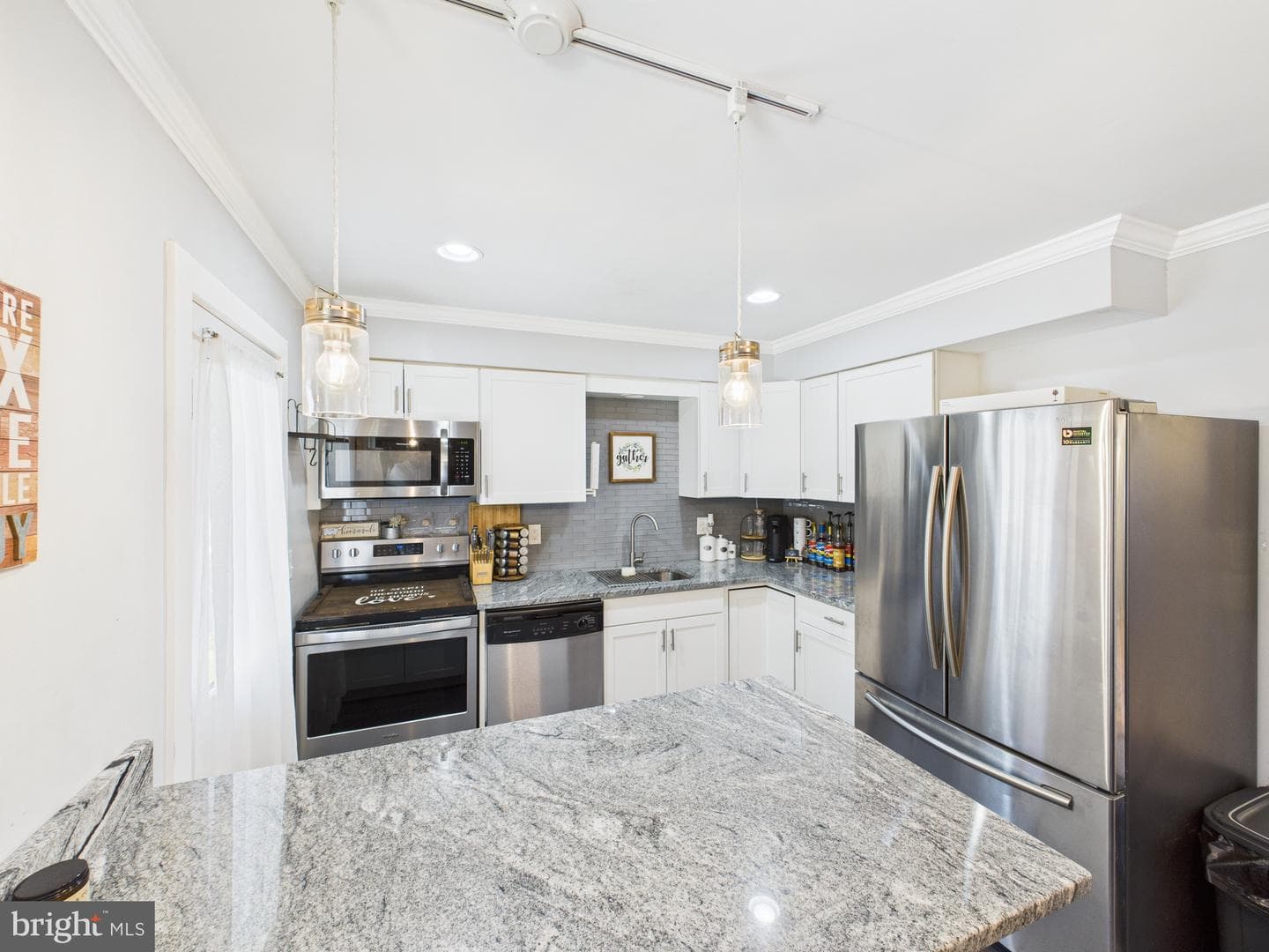 319 Sassafras Road photo 12