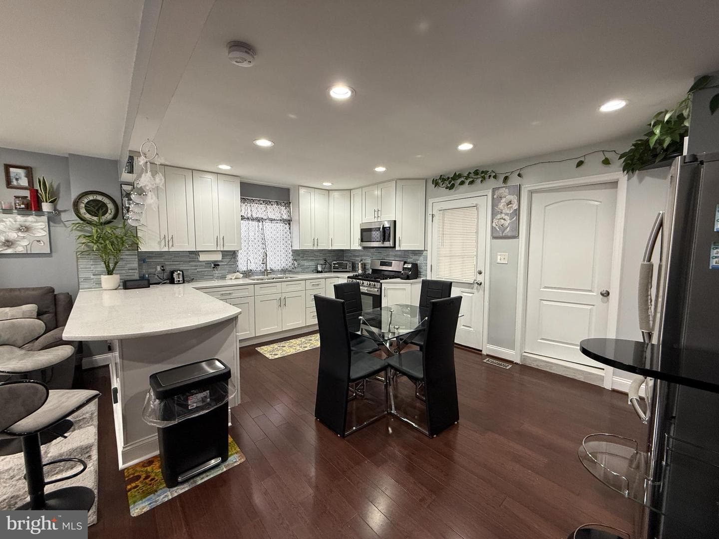 3499 Hillsmere Road photo 2