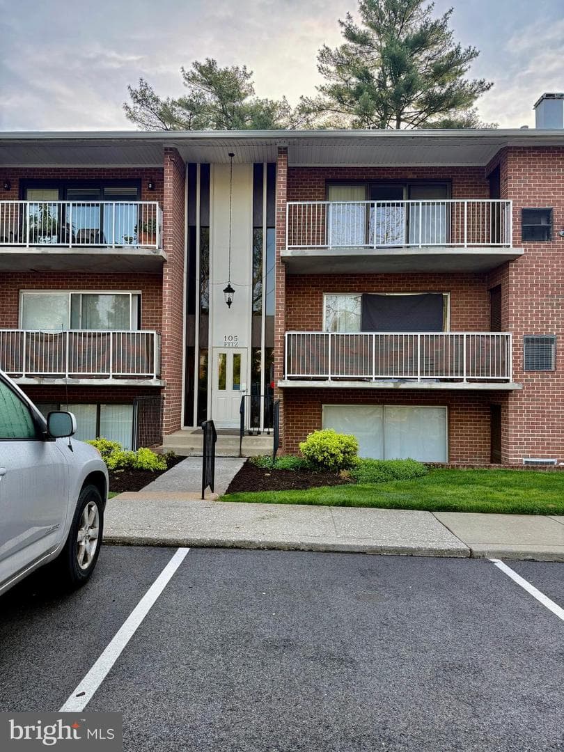 105 Fitz Court #202 photo 27