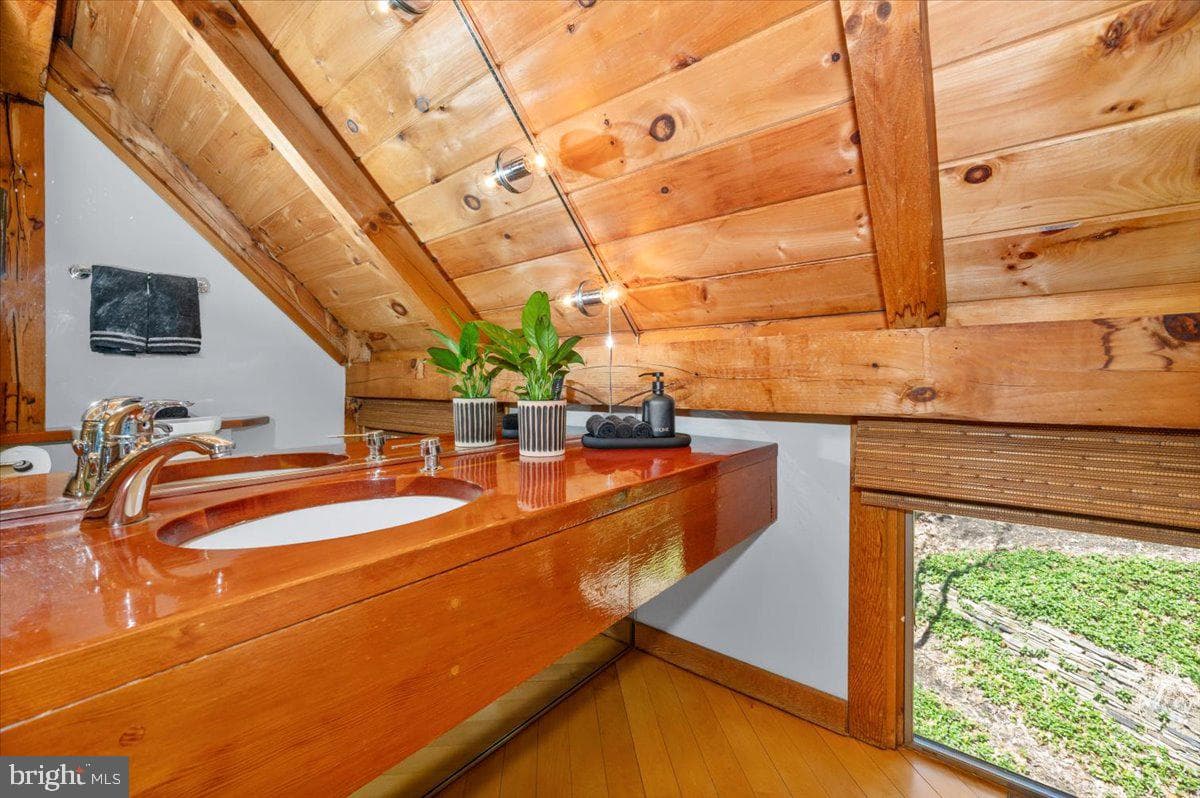 213 Sherwood Road photo 19