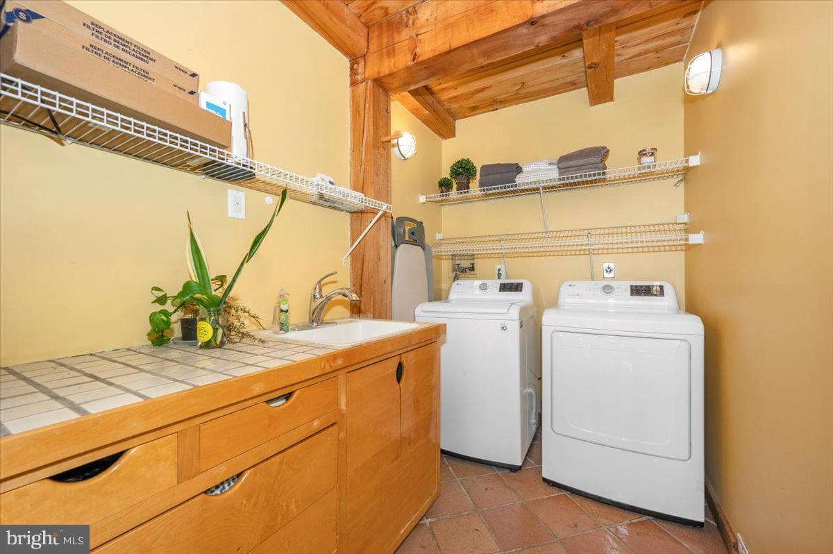 213 Sherwood Road photo 32