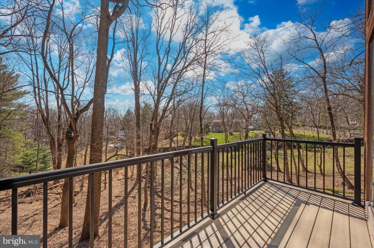 213 Sherwood Road photo 35