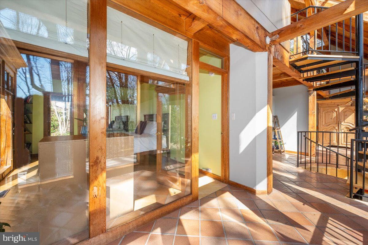 213 Sherwood Road photo 36