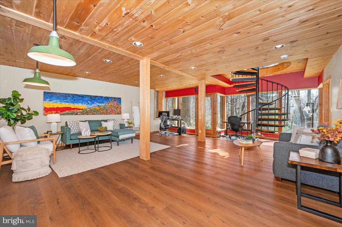 213 Sherwood Road photo 42
