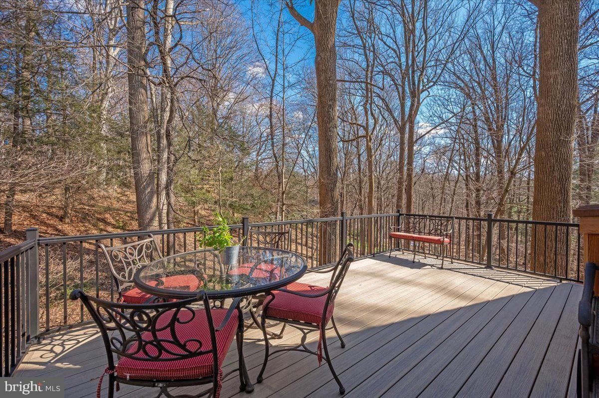 213 Sherwood Road photo 9