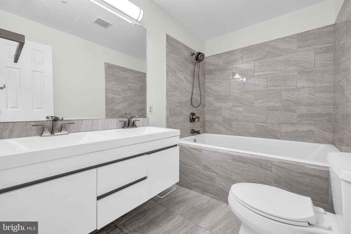 4816 Wainwright photo 45