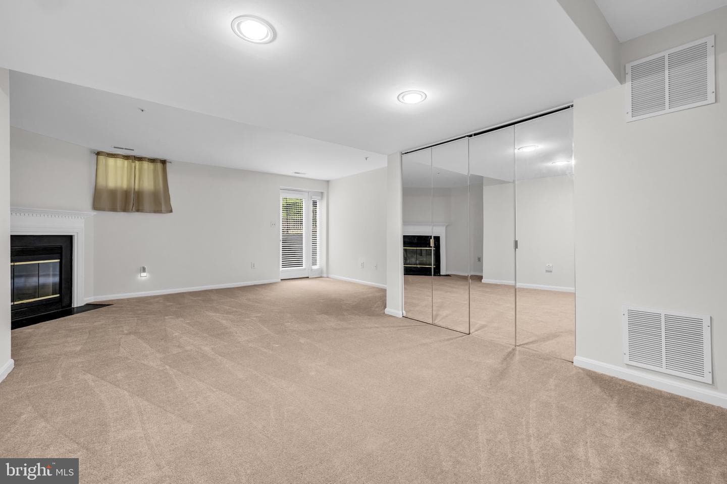 4816 Wainwright photo 46