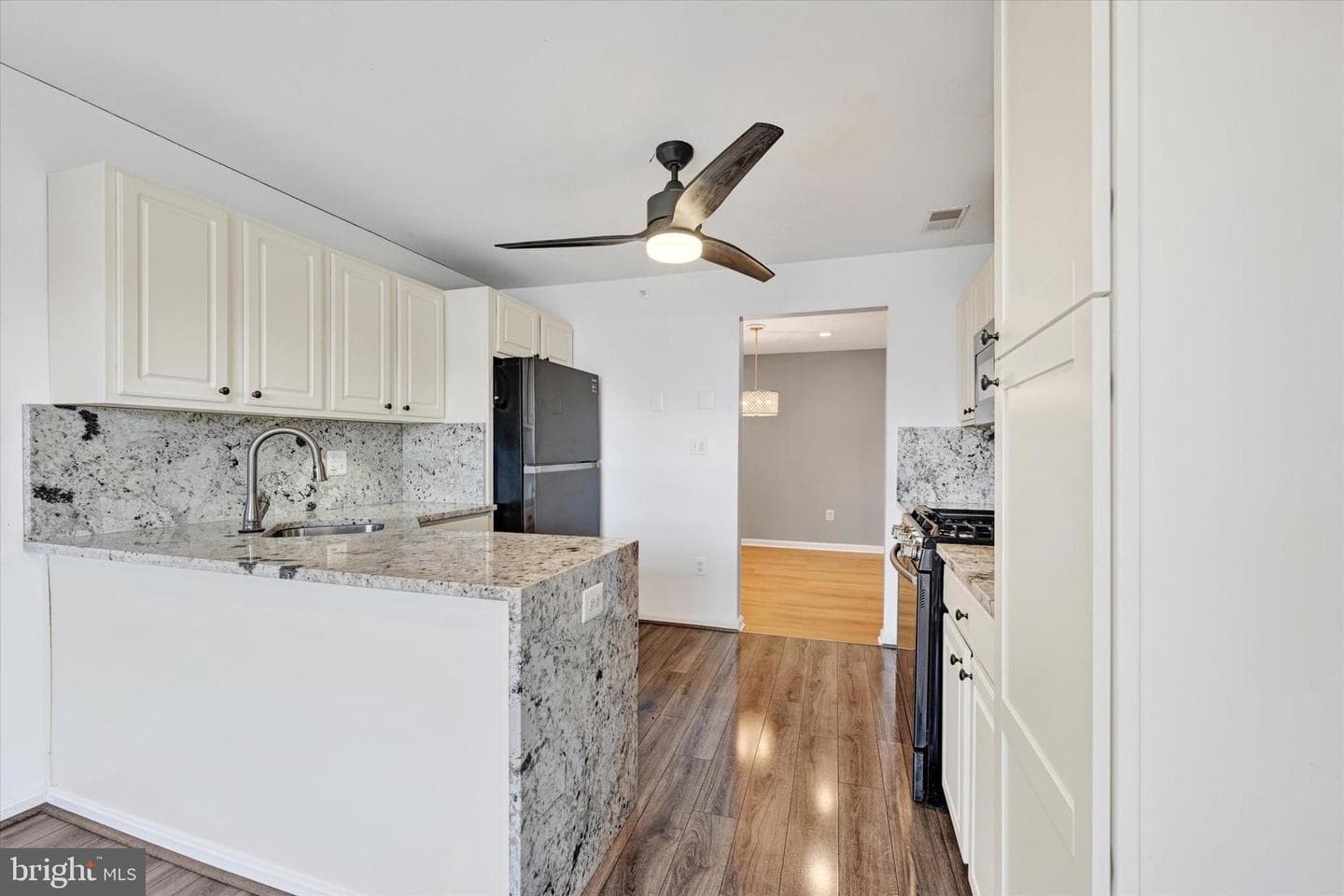 4500 Chaucer Way #403 photo 21