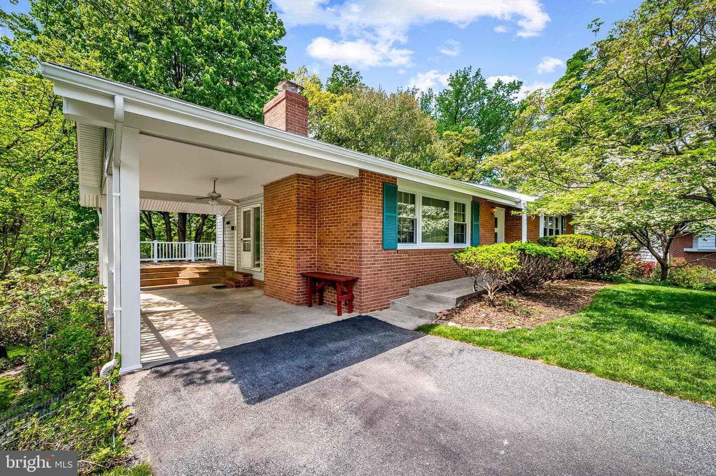 101 Daleview Court photo 2