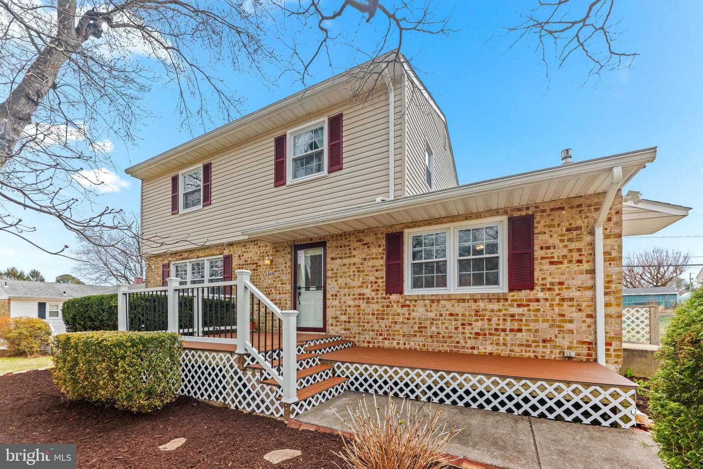 211 Bond Avenue photo 5