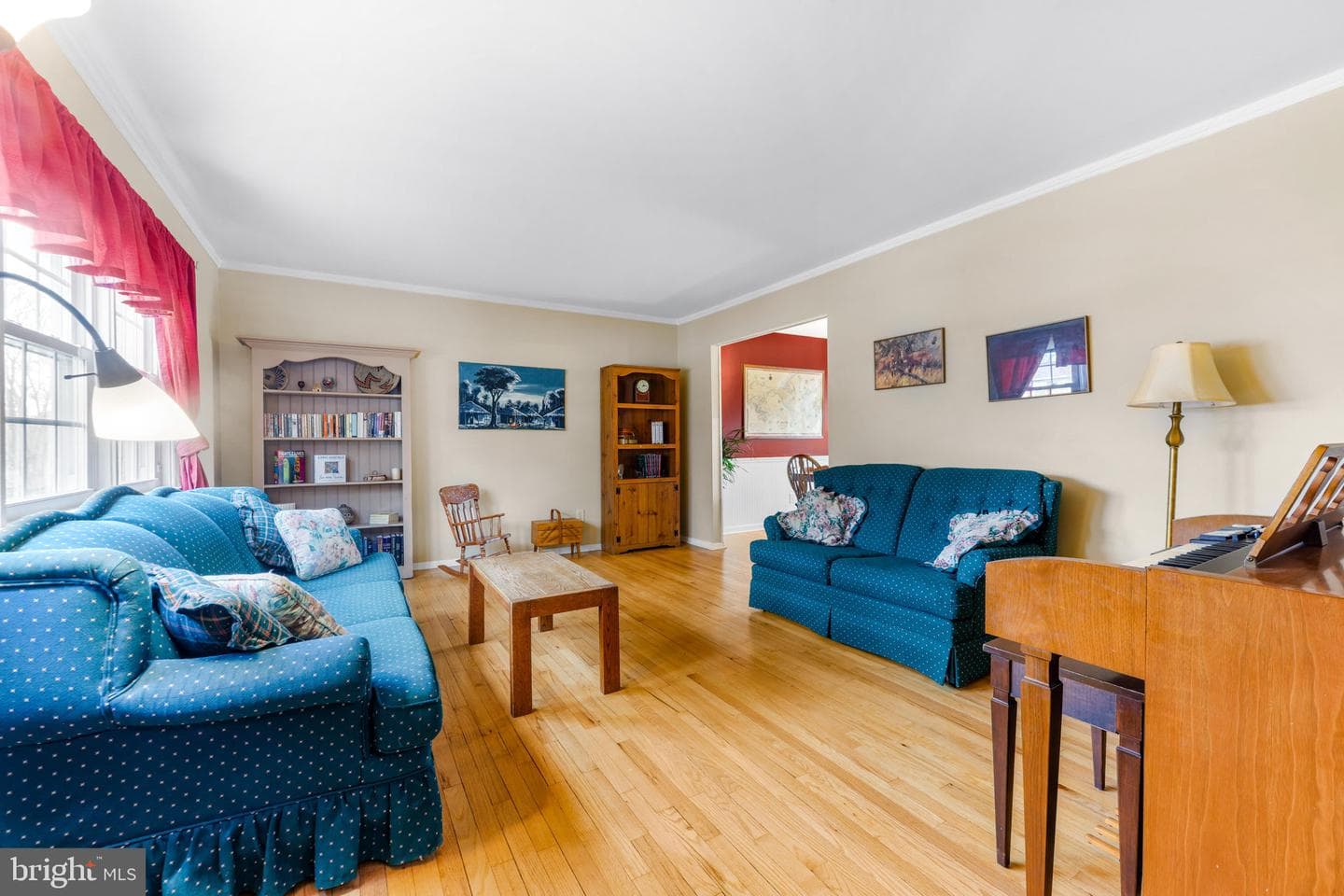 211 Bond Avenue photo 8