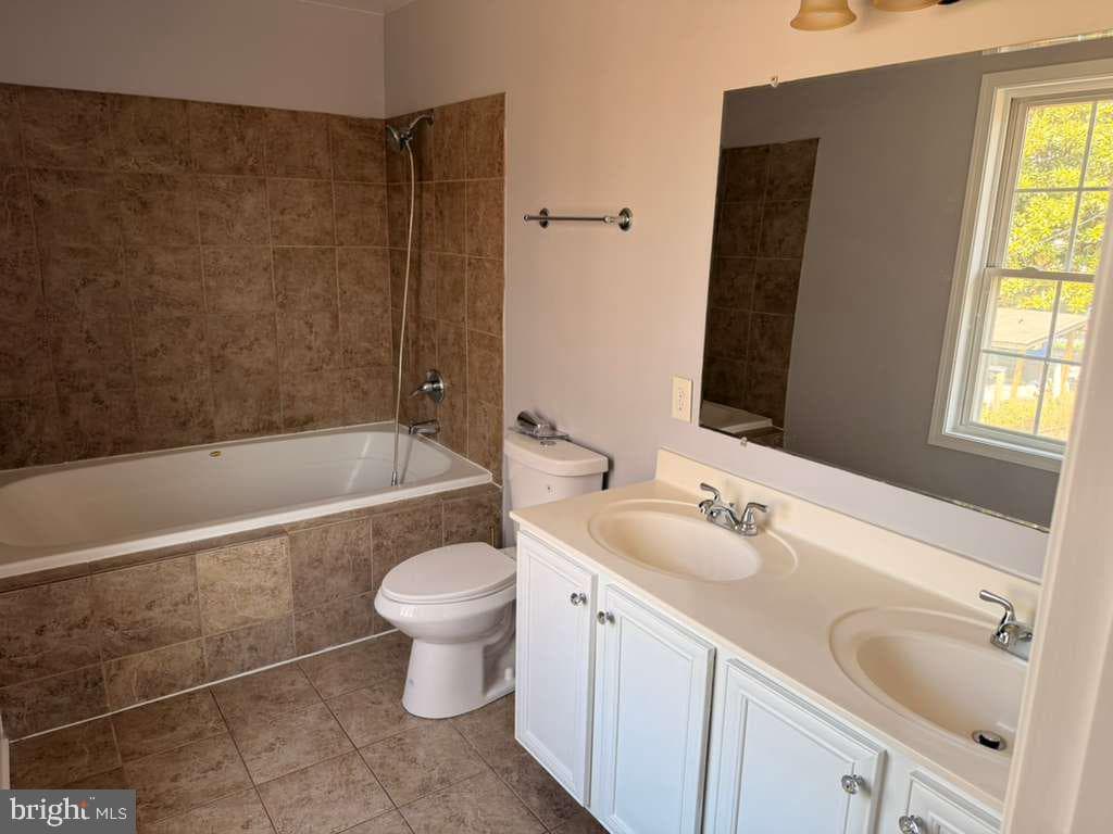 6750 Railway Avenue photo 88