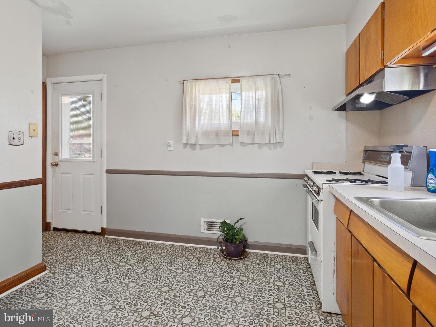 2825 Erie Avenue photo 6