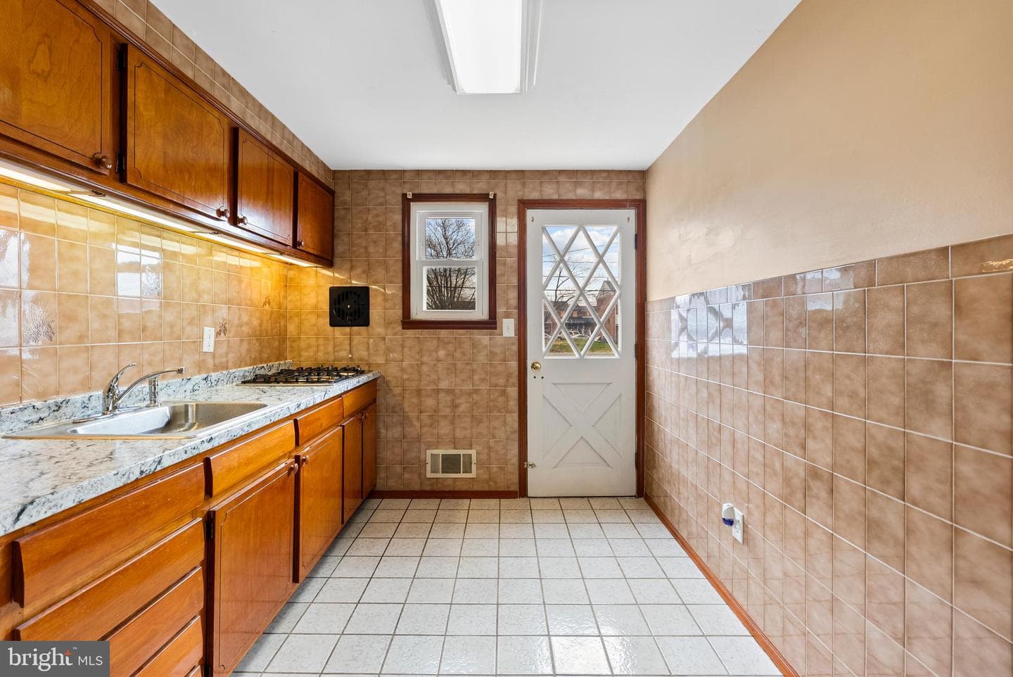 1041 Foxwood Lane photo 15