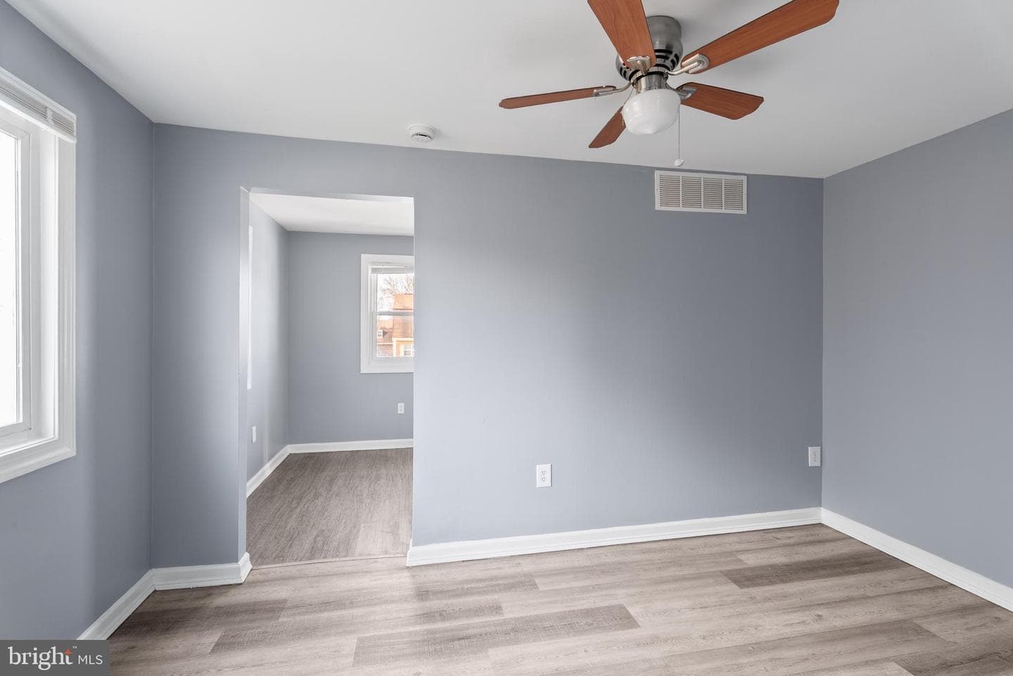 710 Kingston Road photo 25