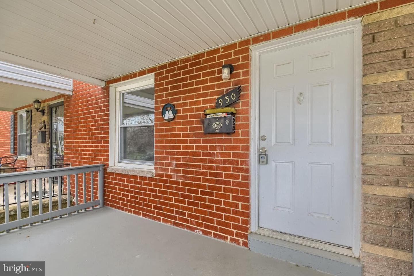 930 Foxwood Lane photo 3