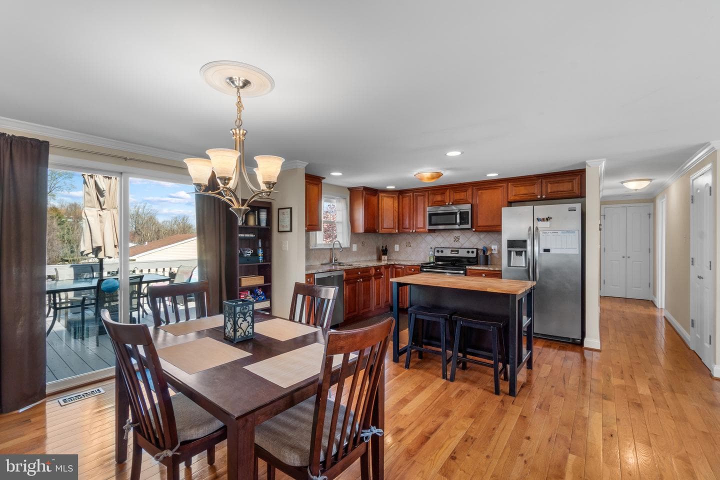 9469 Seven Courts Drive photo 10