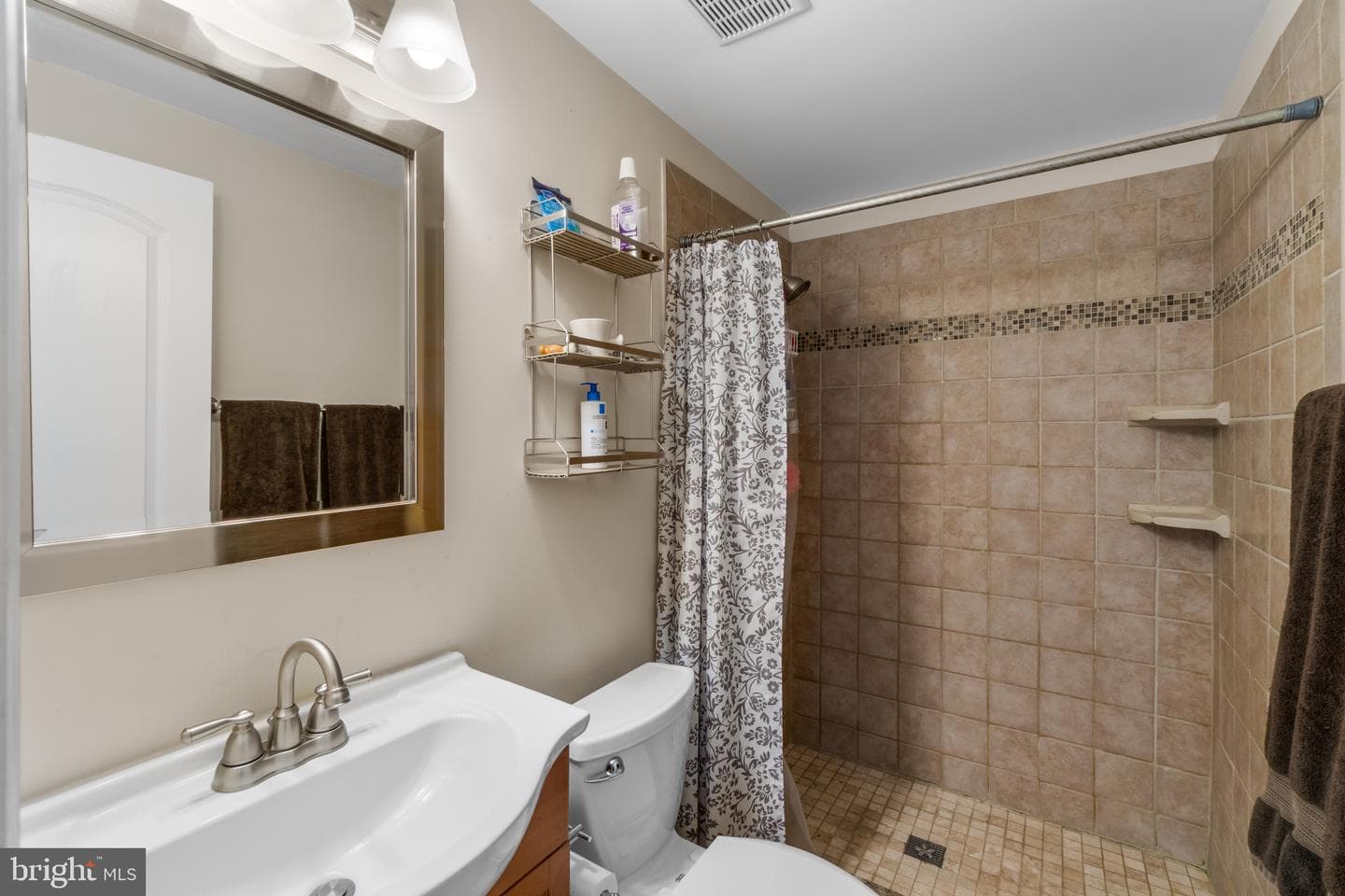 9469 Seven Courts Drive photo 17