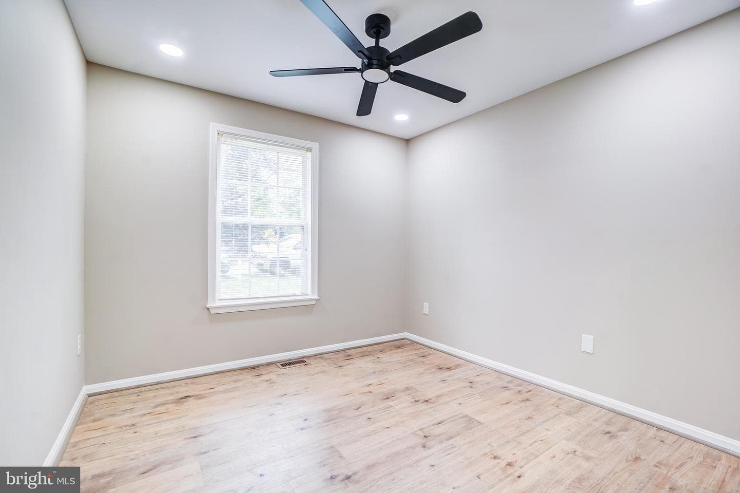 8813 Orchard Road photo 20
