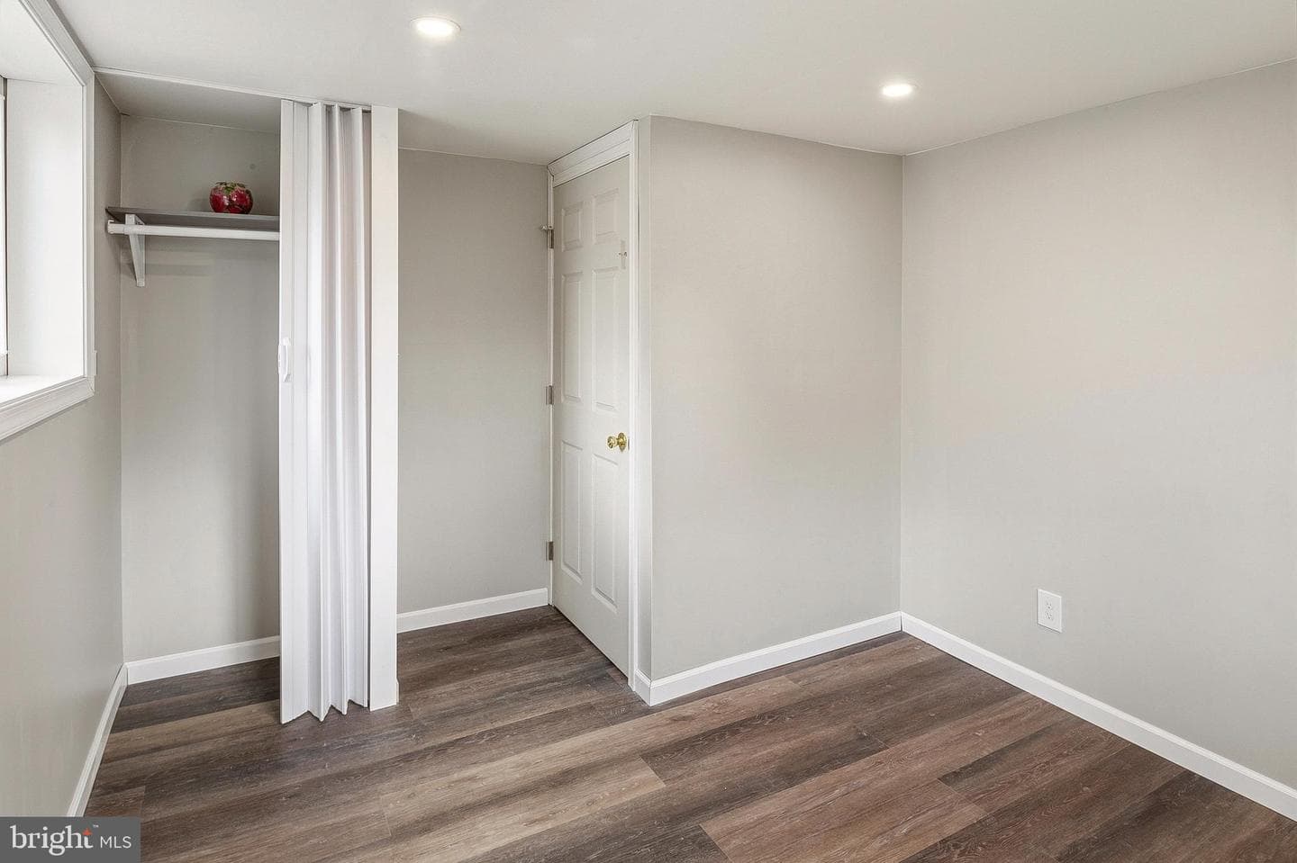 1219 Redcliffe photo 36
