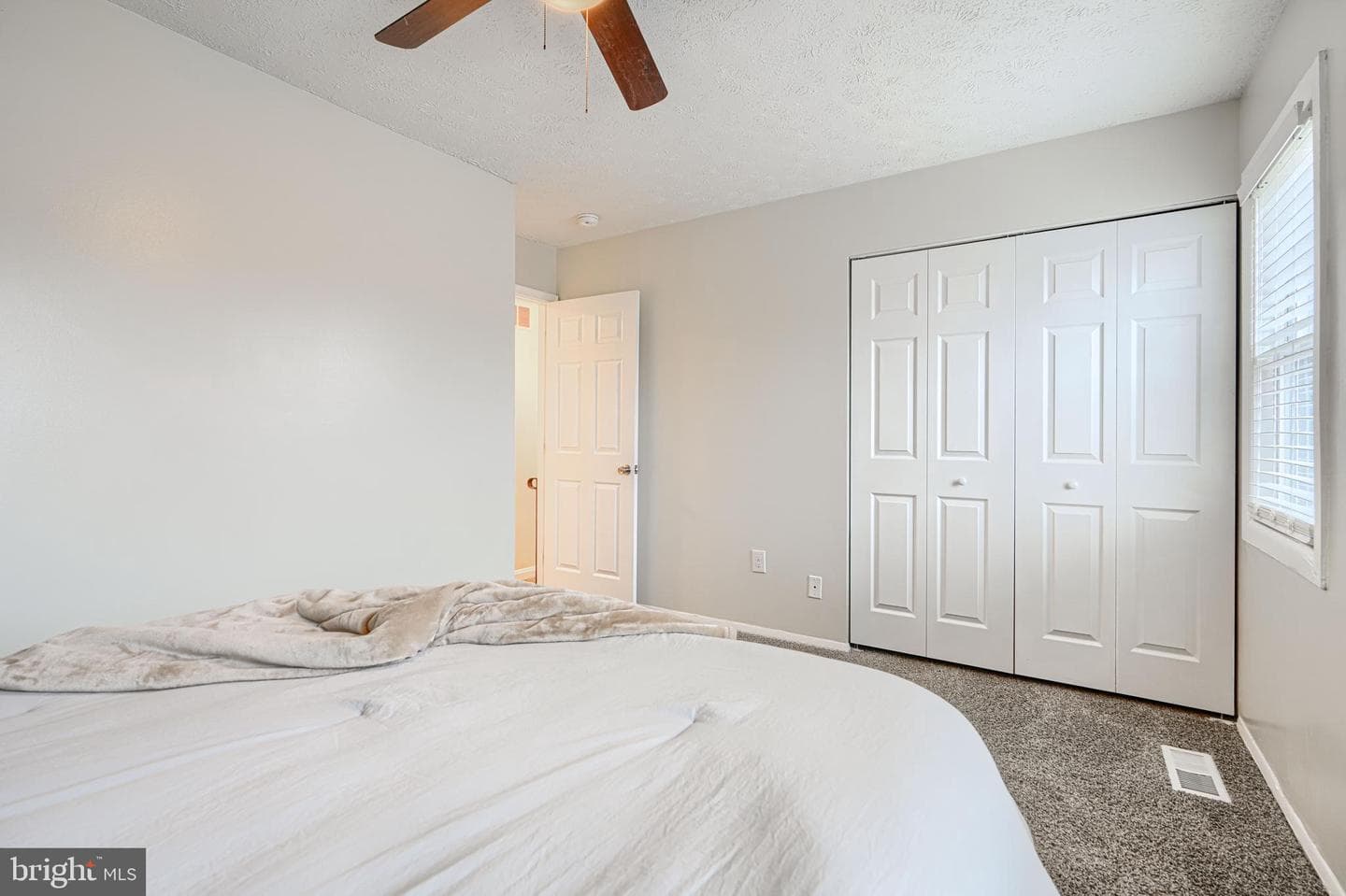 774 Seawall photo 17