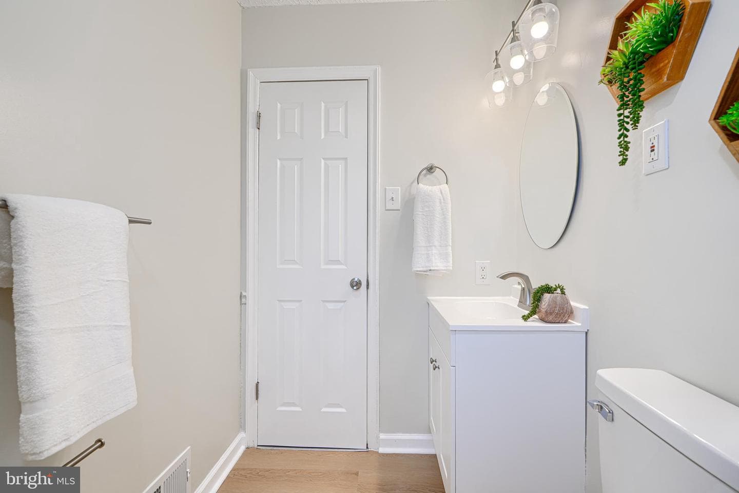 774 Seawall photo 21