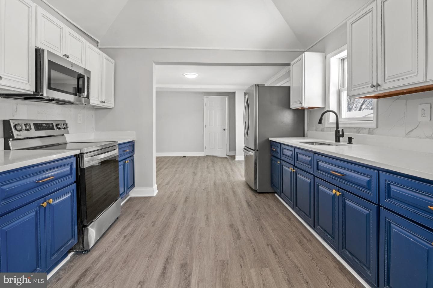 315 Riverside Drive photo 10
